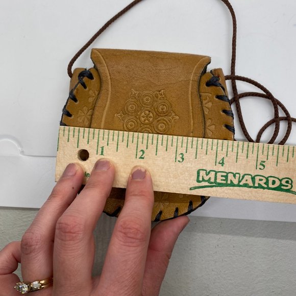 - Vintage Leather Boho Tan Hand Tooled Coin Purse Belt Bag - Picture 7 of 8